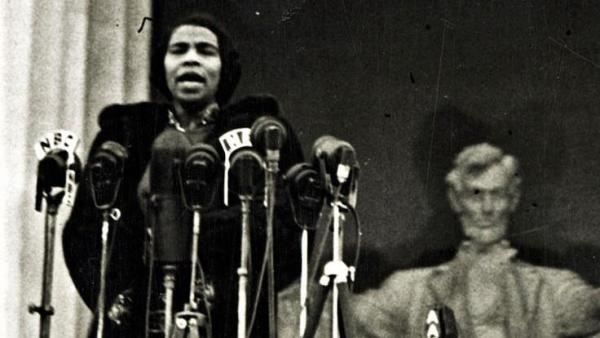 Marian Anderson Singing on the steps of Lincoln Memorial 1939