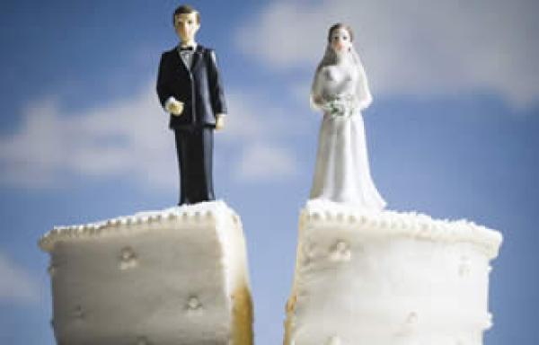 Wedding cake split in half